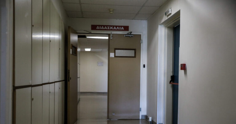 Άγριο σκηνικό στο Θριάσιο Νοσοκομείο: Ρομά τα έκαναν γυαλιά καρφιά γιατί καθυστερούσε μια εξέταση