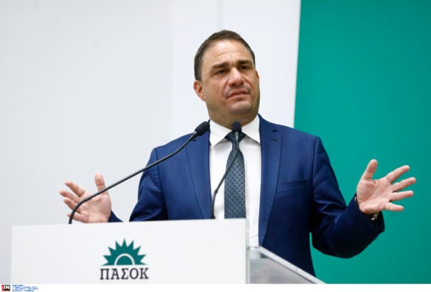 Τσουκαλάς: Αν κάποιος πετάει τη μπάλα στην εξέδρα είναι ο Κυβερνητικός Εκπρόσωπος που προσπαθεί να κάνει το άσπρο - μαύρο