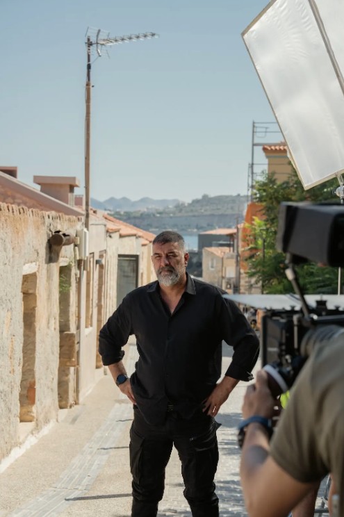 «Δυο μαύρα πουκάμισα»: Νέες backstage φωτογραφίες από τα γυρίσματα-1