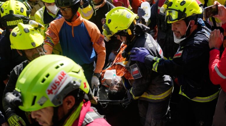  Συγκλονιστική διάσωση επιζώντα οκτώ ημέρες μετά τους σεισμούς στη Βενεζουέλα (video)