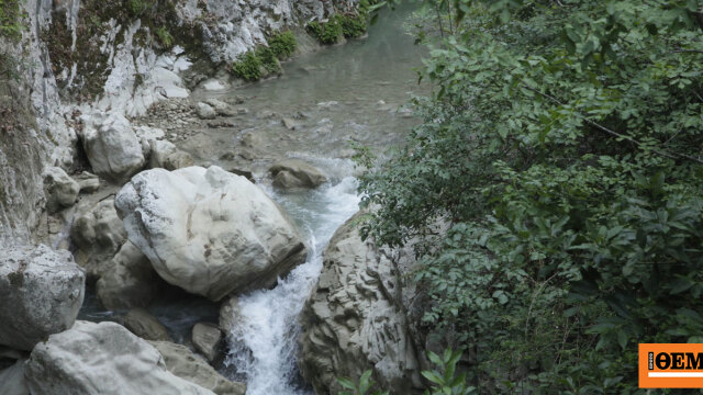 Σε εξέλιξη επιχείρηση ανάσυρσης άνδρα χωρίς τις αισθήσεις του από το φαράγγι Τρύφου στην Βόνιτσα