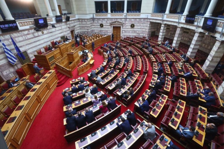 Βουλή: Nέος γύρος αντιπαράθεσης με επίκεντρο την επίθεση Κυριαζίδη κατά της Κωνσταντοπούλου