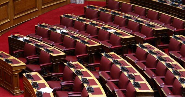 Συνταγματική Αναθεώρηση: Στην επόμενη Βουλή θα κριθεί η τύχη της - Δεν συγκέντρωσαν 180 ψήφους οι διατάξεις που περιείχε η πρόταση της ΝΔ