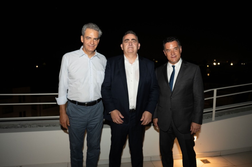 &Epsilon;&kappa;&delta;ή&lambda;&omega;&sigma;&eta; &Mu;&pi;&epsilon;&lambda;έ&rho;&eta; &sigma;&tau;&eta;&nu; &Alpha;&rho;&gamma;&upsilon;&rho;&omicron;ύ&pi;&omicron;&lambda;&eta; &gamma;&iota;&alpha; &tau;&alpha; &delta;ύ&omicron; &chi;&rho;ό&nu;&iota;&alpha; &pi;&alpha;&rho;&omicron;&upsilon;&sigma;ί&alpha;&sigmaf; &tau;&omicron;&upsilon; &sigma;&tau;&omicron; &Epsilon;&upsilon;&rho;&omega;&kappa;&omicron;&iota;&nu;&omicron;&beta;&omicron;ύ&lambda;&iota;&omicron;: Έ&delta;&omega;&sigma;&alpha; &mu;&iota;&alpha; &mu;ά&chi;&eta; &gamma;&iota;&alpha; &tau;&omicron;&nu; &Epsilon;&lambda;&lambda;&eta;&nu;&iota;&sigma;&mu;ό 