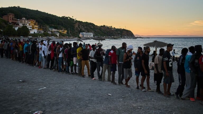«Απόβαση» μεταναστών από φουσκωτό σε διάσημη παραλία της Ισπανίας