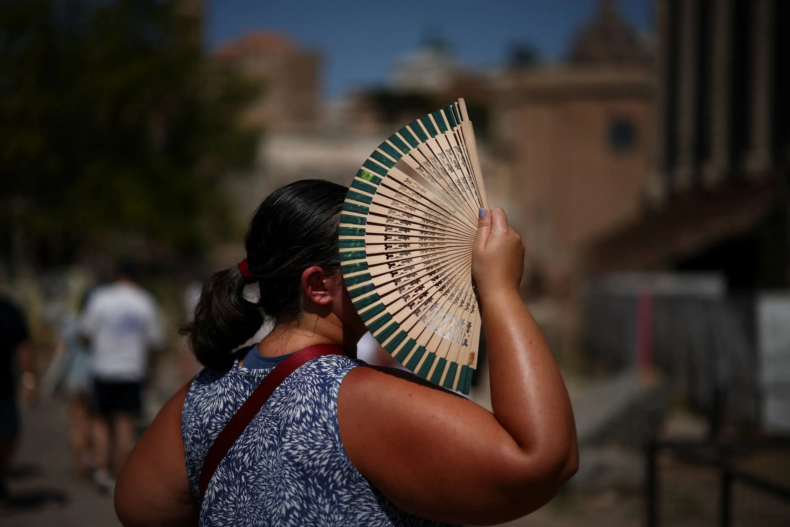 &Epsilon;&nu; &mu;έ&sigma;&omega; &kappa;&alpha;ύ&sigma;&omega;&nu;&alpha;, &omicron;&iota; &tau;&omicron;&upsilon;&rho;ί&sigma;&tau;&epsilon;&sigmaf; &sigma;&tau;&eta; &Rho;ώ&mu;&eta; &delta;&epsilon;&nu; &kappa;ά&theta;&omicron;&nu;&tau;&alpha;&iota; &sigma;&tau;&alpha; &tau;&rho;&alpha;&pi;&epsilon;&zeta;ά&kappa;&iota;&alpha; &tau;&omega;&nu; &epsilon;&xi;&omega;&tau;&epsilon;&rho;&iota;&kappa;ώ&nu; &chi;ώ&rho;&omega;&nu; (Reuters)