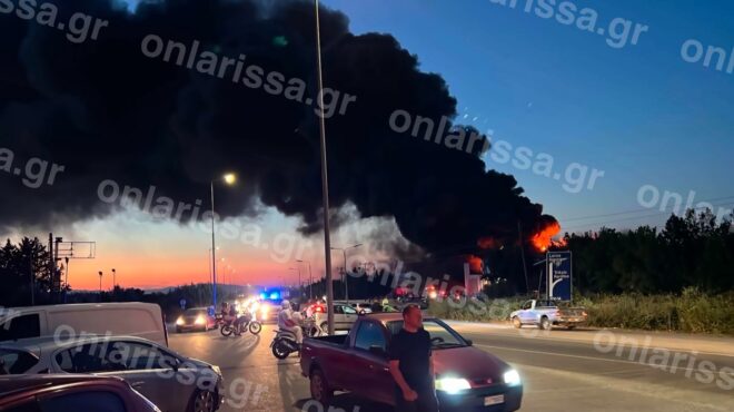 λάρισα-σε-ύφεση-η-φωτιά-σε-εργοστάσιο-π-564405289