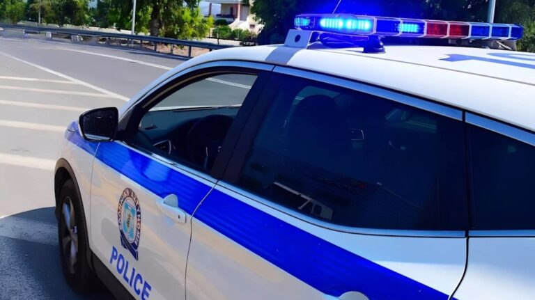 Οδηγός στην Αθήνα παραβίασε ολόκληρο τον ΚΟΚ σε λίγα δευτερόλεπτα - Δείτε το video