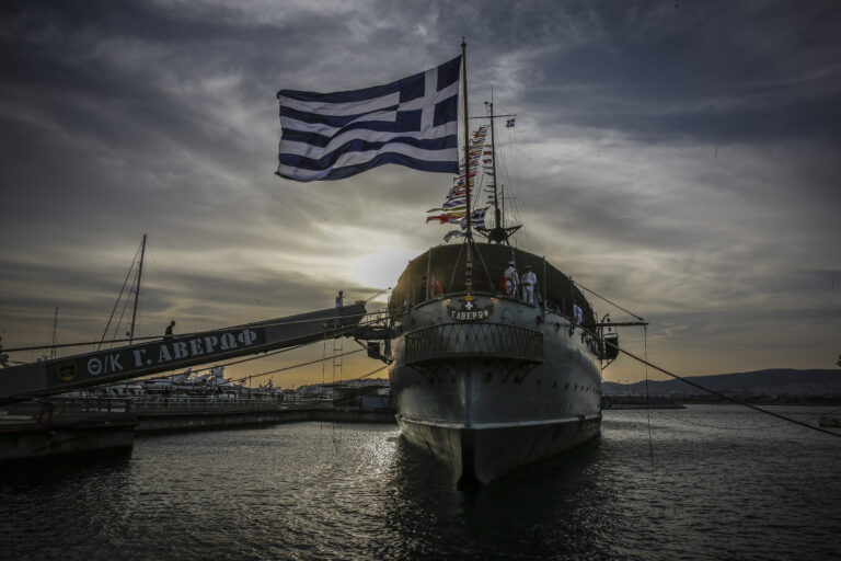 Το αίνιγμα του συμβόλου «Ζ»: Η έπαρση του στο θωρηκτό Αβέρωφ εν μέσω κανονιοβολισμών και ο ελιγμός που άλλαξε την τύχη μιας χώρας - ΤΑ ΝΕΑ