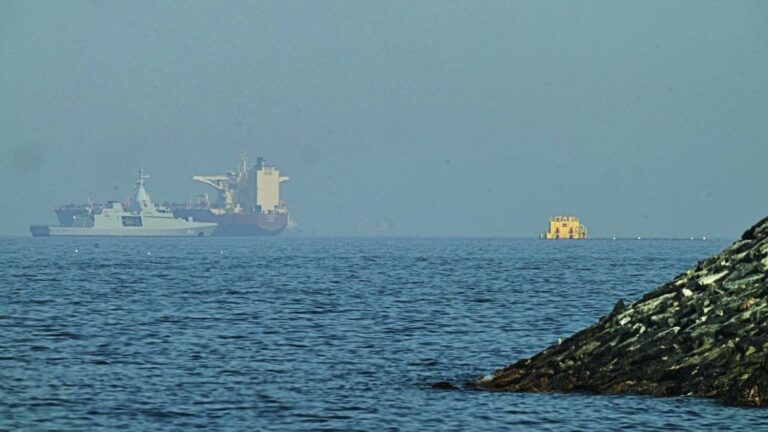 Με ειδική άδεια από την Τεχεράνη η διέλευση ιρακινών τάνκερ από τα Στενά του Ορμούζ