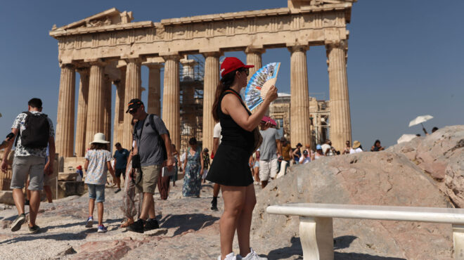 καιρός-eρχεται-καύσωνας-διαρκείας-σ-564409717