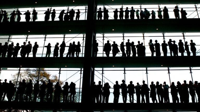 ΗΠΑ: Απροσδόκητη απώλεια 23.000 θέσεων εργασίας τον Ιούλιο
