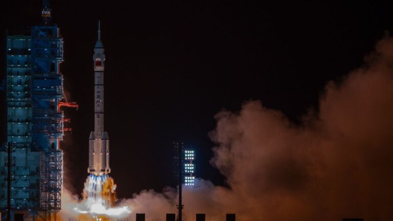 Κίνα: Η στιγμή που ο δορυφόρος ChinaSat-4B εκρήγνυται ένα λεπτό μετά την εκτόξευσή του