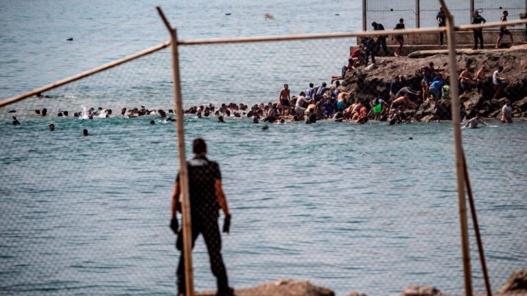 Βερολίνο: Χρειάζονται κοινές ευρωπαϊκές προσπάθειες μετά τη συρροή μεταναστών στη Θέουτα