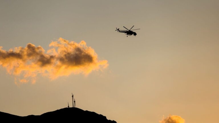 Ενισχύθηκαν οι πυροσβεστικές δυνάμεις στη φωτιά στην Κορινθία