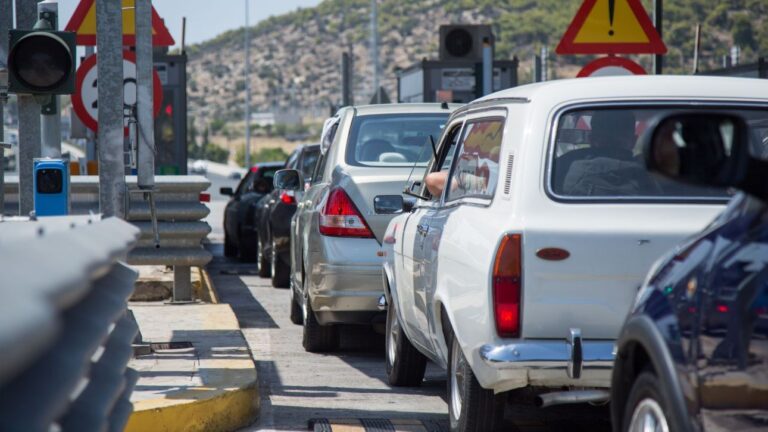 Τροχαίο ατύχημα στην Αττική Οδό - Καθυστερήσεις στο ρεύμα προς Ελευσίνα