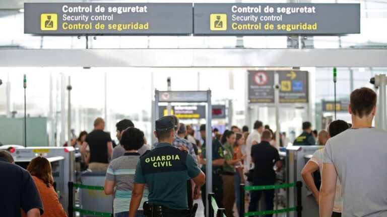Ισπανία: Aυστηροί έλεγχοι σε περίπου 200 ταξιδιώτες που έφτασαν από την Ιταλία