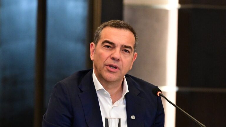 O &Alpha;&lambda;έ&xi;&eta;&sigmaf; &Tau;&sigma;ί&pi;&rho;&alpha;&sigmaf;