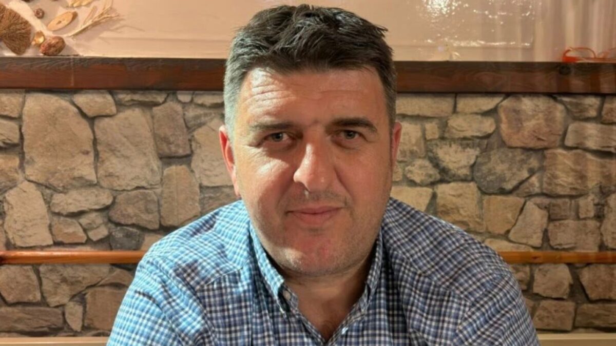 &Omicron; &Sigma;&omega;&kappa;&rho;ά&tau;&eta;&sigmaf; &Alpha;&lambda;&epsilon;&iota;&phi;&tau;ή&rho;&alpha;&sigmaf;