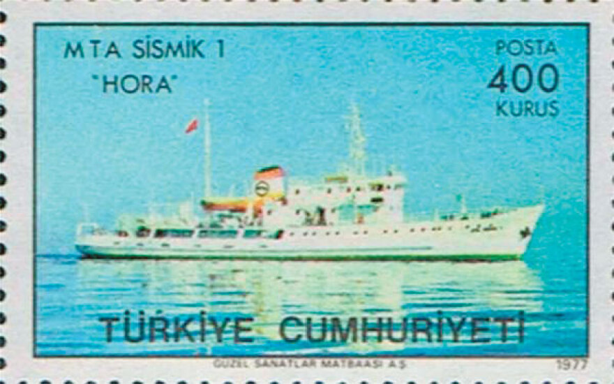 &Alpha;&nu;&delta;&rho;έ&alpha;&sigmaf; &Pi;&alpha;&pi;&alpha;&nu;&delta;&rho;έ&omicron;&upsilon; - &Kappa;&omega;&nu;&sigma;&tau;&alpha;&nu;&tau;ί&nu;&omicron;&sigmaf; &Kappa;&alpha;&rho;&alpha;&mu;&alpha;&nu;&lambda;ή&sigmaf;: Έ&gamma;&iota;&nu;&epsilon; &tau;&eta;&lambda;&epsilon;&phi;ώ&nu;&eta;&mu;&alpha; &mu;&epsilon;&tau;&alpha;&xi;ύ &tau;&omicron;&upsilon;&sigmaf; &pi;&omicron;&upsilon; &gamma;έ&nu;&nu;&eta;&sigma;&epsilon; &tau;&omicron; &laquo;&Beta;&upsilon;&theta;ί&sigma;&alpha;&tau;&epsilon; &tau;&omicron; &Chi;ό&rho;&alpha;&raquo;; 