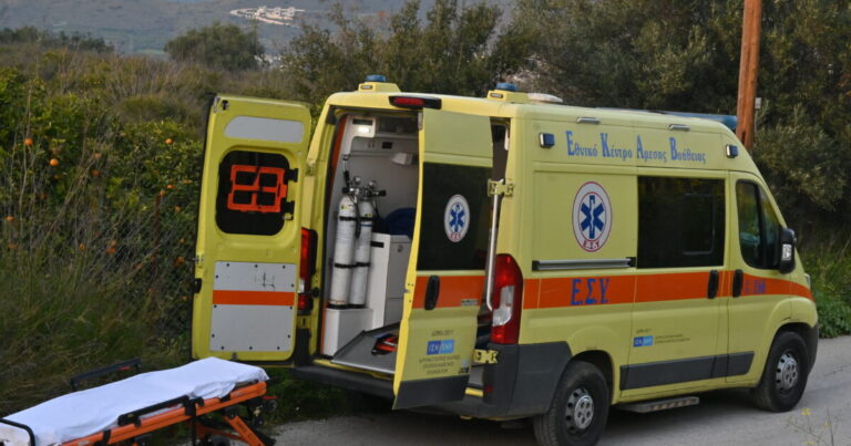 Φθιώτιδα: Τροχαίο με τρία μηχανάκια στα Καμένα Βούρλα - Τέσσερις τραυματίες, οι δύο ανήλικοι