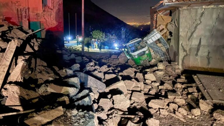 Ισχυρός σεισμός 6,7 Ρίχτερ στο νότιο Περού: Τρεις τραυματίες