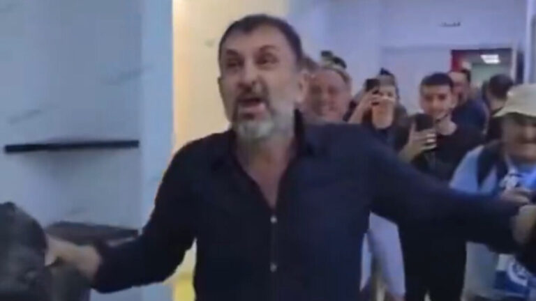 &Omicron; &pi;&rho;ό&epsilon;&delta;&rho;&omicron;&sigmaf; &tau;&eta;&sigmaf; &Nu;&tau;&iota;&nu;&alpha;&mu;ό &Tau;&iota;&rho;ά&nu;&omega;&nu;