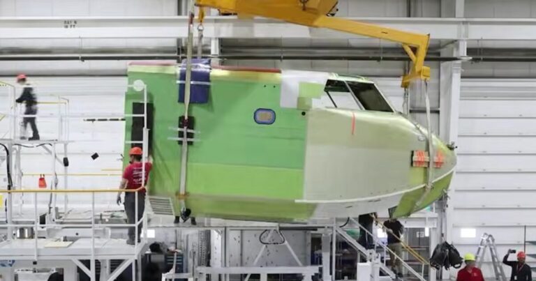 Canadair 515: Οι πρώτες εικόνες από την κατασκευή του αεροσκάφους που θα επιχειρεί και τη νύχτα στα μέτωπα της φωτιάς