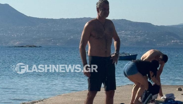 Μητσοτάκης: Στο Μαράθι Χανίων έκανε την πρωινή βουτιά του - Καλά στην υγεία του μετά το ατύχημα με το ποδήλατο