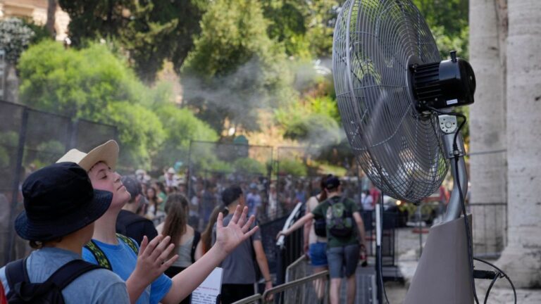 Καύσωνας με 48 βαθμούς Κελσίου «γονατίζει» την Ιταλία - Το πιο καυτό καλοκαίρι του τελευταίου αιώνα