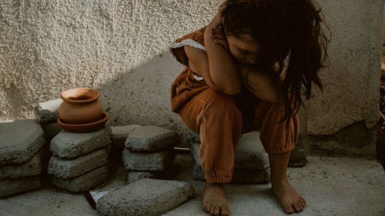 Γαλλία: Περισσότερα από 2.300 παιδιά κοιμούνται στους δρόμους της χώρας