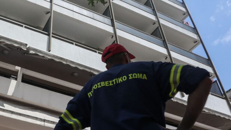 Φωτιά σε κτήριο στον Πειραιά