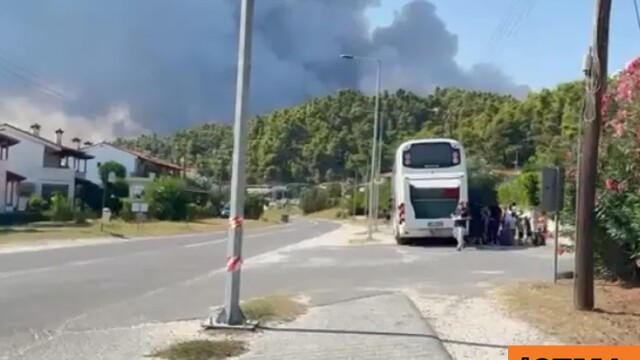 Εκκενώθηκε ξενοδοχείο με παιδιά από την Ουκρανία λόγω της φωτιάς στα Φούρκα Χαλκιδικής, δείτε βίντεο