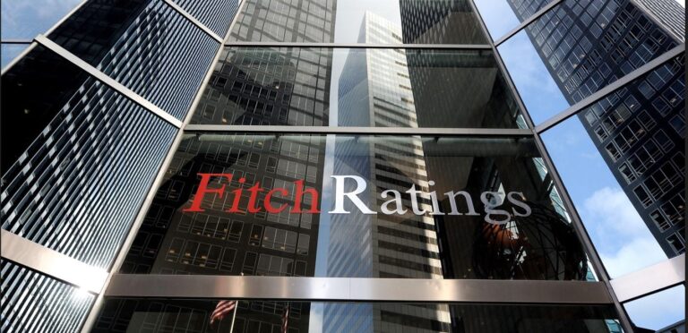 Fitch: Η μεγάλη επιστροφή της Ελλάδας - Το κρυφό όπλο στη μείωση του χρέους και το δύσκολο δεύτερο ημίχρονο
