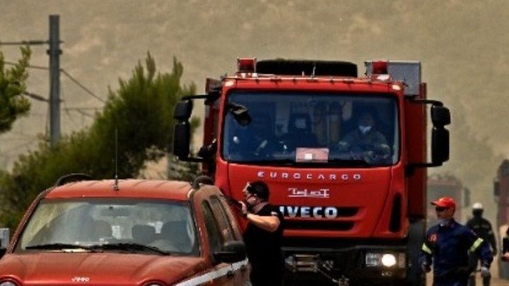 Φωτιά στα Καλάβρυτα σε δασική έκταση μετά από έντονη κεραυνική δραστηριότητα