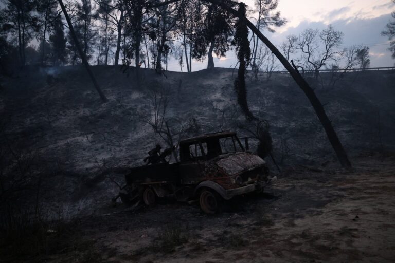 Χαλκιδική: Αγωνία στον τουριστική βιομηχανία των Βαλκανίων προκάλεσε η πυρκαγιά στη Σίβηρη