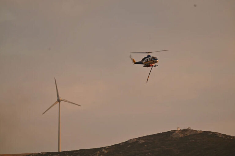 Φωτιά στην Κω: Σηκώθηκαν 3 αεροσκάφη και 2 ελικόπτερα, δείτε φωτογραφίες