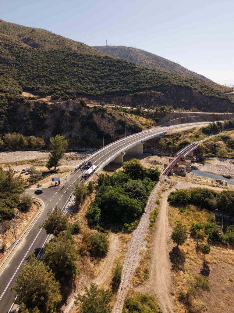 Ροδόπη: Παραδόθηκε στην κυκλοφορία μετά από σχεδόν 9 χρόνια η νέα γέφυρα Κομψάτου