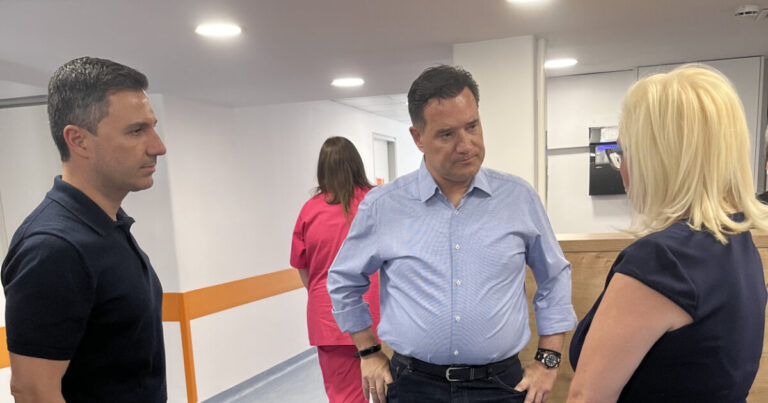 O Άδωνις Γεωργιάδης σε νοσοκομεία της Δυτικής Αττικής λόγω των πυρκαγιών - «Το ΕΣΥ είναι έτοιμο για κάθε ενδεχόμενο»