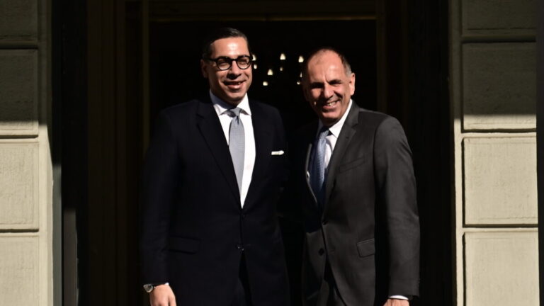 &Gamma;&iota;ώ&rho;&gamma;&omicron;&sigmaf; &Gamma;&epsilon;&rho;&alpha;&pi;&epsilon;&tau;&rho;ί&tau;&eta;&sigmaf; &kappa;&alpha;&iota; &Kappa;&omega;&nu;&sigma;&tau;&alpha;&nu;&tau;ί&nu;&omicron;&sigmaf; &Kappa;ό&mu;&pi;&omicron;&sigmaf;