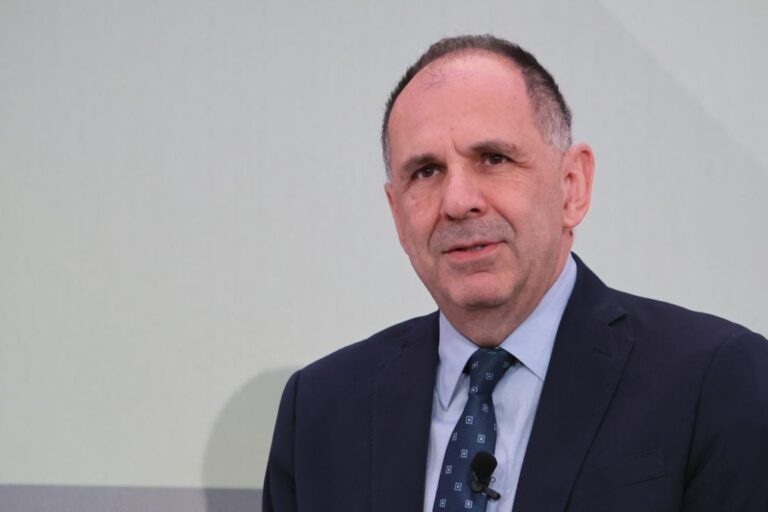 Eπικοινωνία Γεραπετρίτη-Αμπντελάτι: Στενός συντονισμός Αθήνας-Kαΐρου με στόχο την προώθηση της περιφερειακής ασφάλειας και ειρήνης