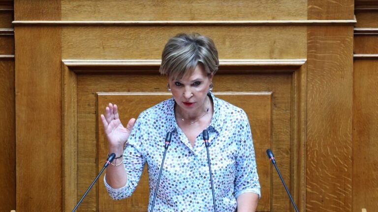 &Eta; Ό&lambda;&gamma;&alpha; &Gamma;&epsilon;&rho;&omicron;&beta;&alpha;&sigma;ί&lambda;&eta; &sigma;&tau;&eta; &Beta;&omicron;&upsilon;&lambda;ή