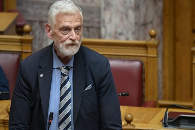 Ατύχημα για τον Γιάννη Λοβέρδο: Έσπασε το χέρι του - «Τρεις ημέρες νιώθω μια μεγάλη ταλαιπωρία»