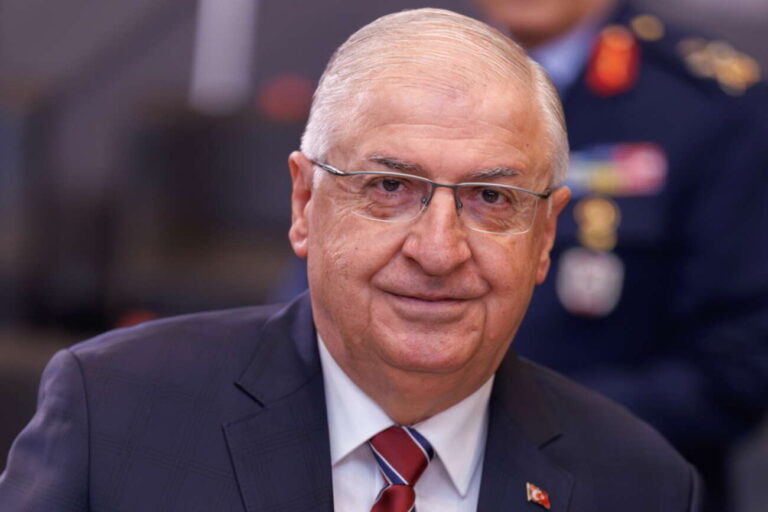 Γκιουλέρ: Η Τουρκία επικαιροποιεί στρατιωτική ετοιμότητα για Κύπρο