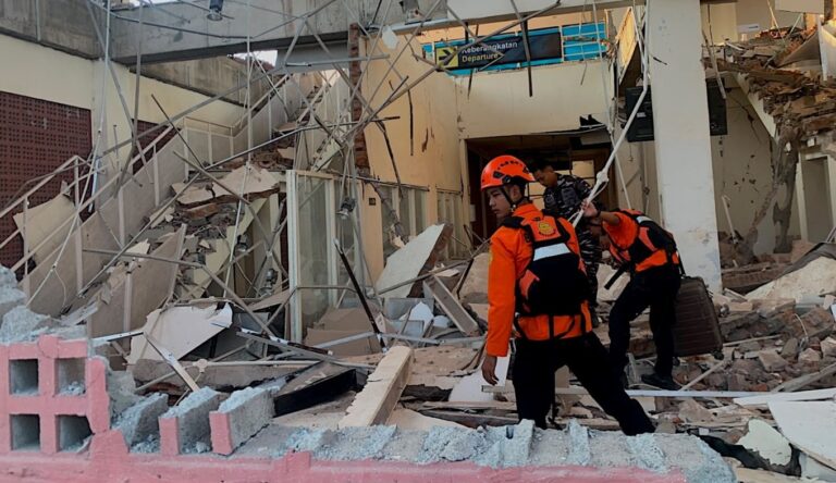Νέος ισχυρός σεισμός 6,8 Ρίχτερ στη Βόρεια Σουμάτρα της Ινδονησίας