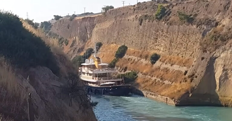 Ισθμός Κορίνθου: Η στιγμή που θαλαμηγός 56 μέτρων «βρήκε» στα τοιχώματα