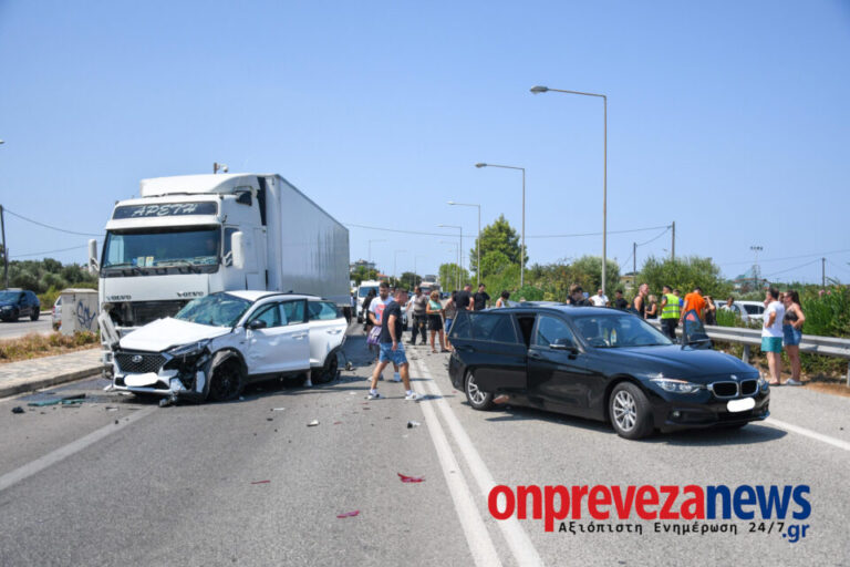 Πρέβεζα: Σύγκρουση φορτηγού με τρία Ι.Χ. στην υποθαλάσσια σήραγγα Ακτίου – Οκτώ τραυματίες-1