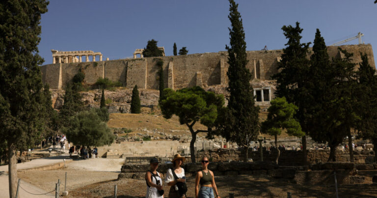 Καιρός – Ρήγου στο newsit.gr: Κορυφώνεται ο καύσωνας με 40άρια και ισχυρό μελτέμι, αυξημένος ο κίνδυνος για φωτιές
