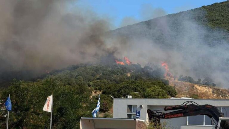 Καλύτερη η εικόνας της φωτιάς στο Κοκκινόχωμα Καβάλας, ήχησε το 112 για ετοιμότητα