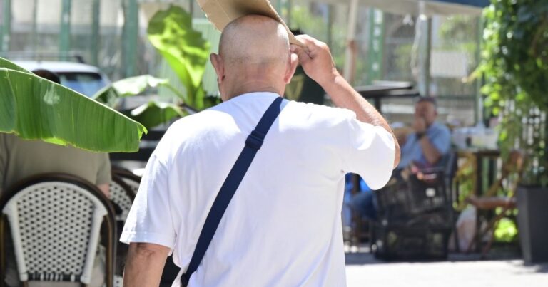Ανατροπή στον καιρό: «Μαλακώνει» το σενάριο για καύσωνα διαρκείας – Η νέα πρόγνωση Κολυδά